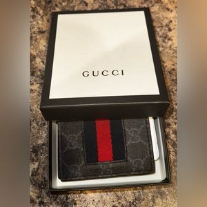 New wallet never used, collecting dust. Retail value is $450.00